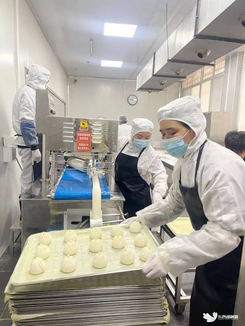 中央厨房还配备了餐饮管理及检测团队,在产品品质管控,资源综合利用